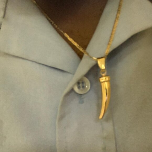 Neiman Marcus 18k Gold Plated 3MM With Shark Tooth Pendant Marina Chain Necklace - Picture 1 of 3